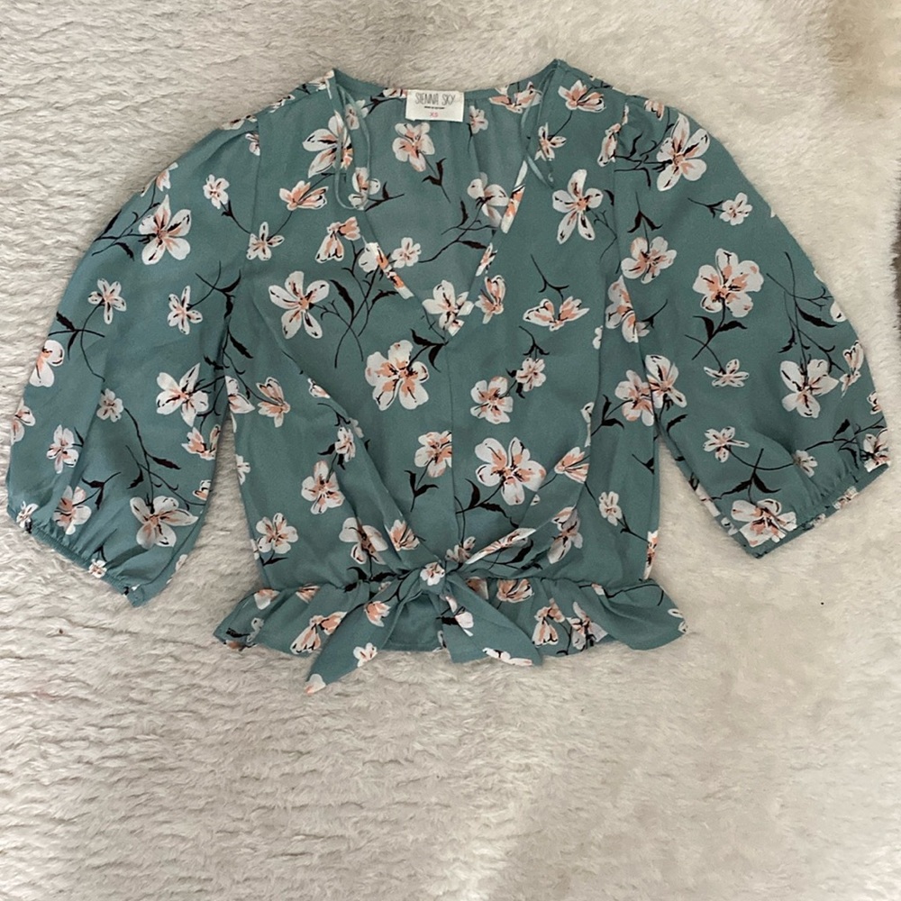 Women’s size extra small summer crop top blouse